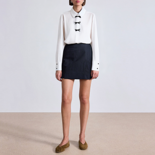 Elegant bow-decorated women's business suit