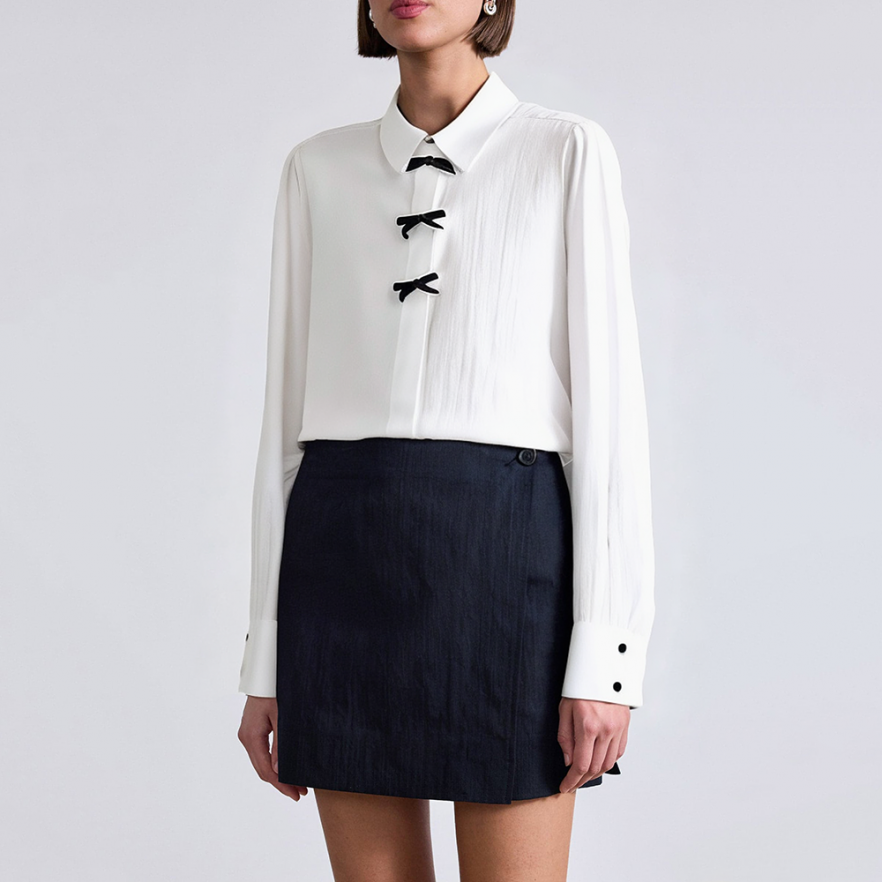 Elegant bow-decorated women's business suit