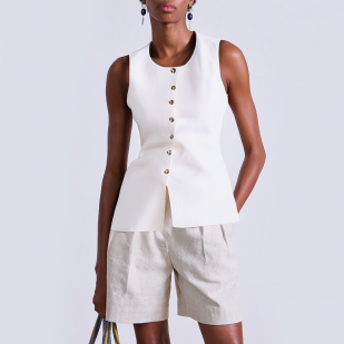 Round neck single breasted knitted vest for women