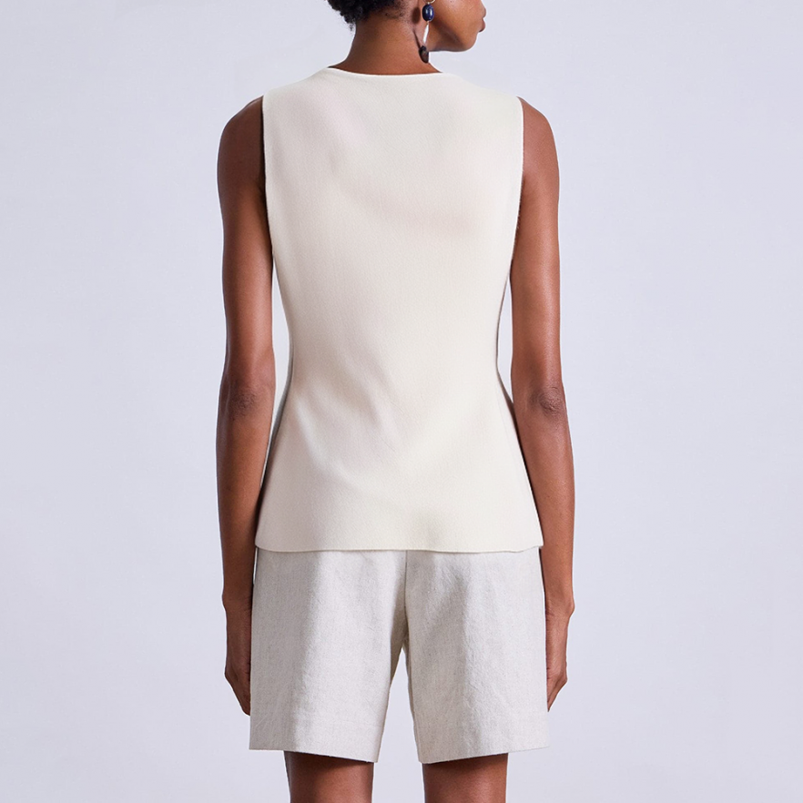 Round neck single breasted knitted vest for women